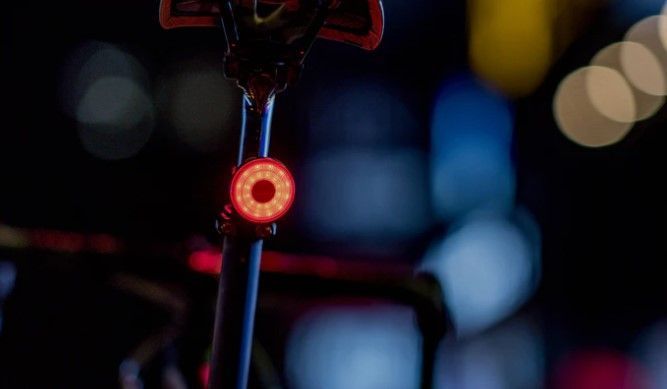Задний свет Ravemen CL05 (30 lm, 200 mAh) с датчиком фар